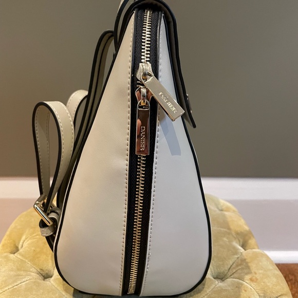 Danier leather knapsack purse - Picture 3 of 6